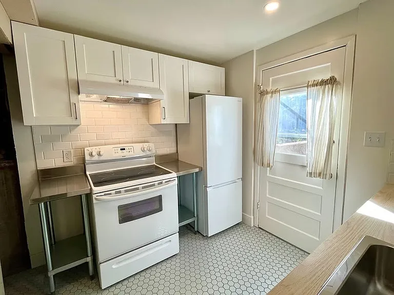 919 Yeager Pl #2 — Photo 3