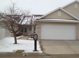 712 Creek Edge Dr, Deforest, WI 53532