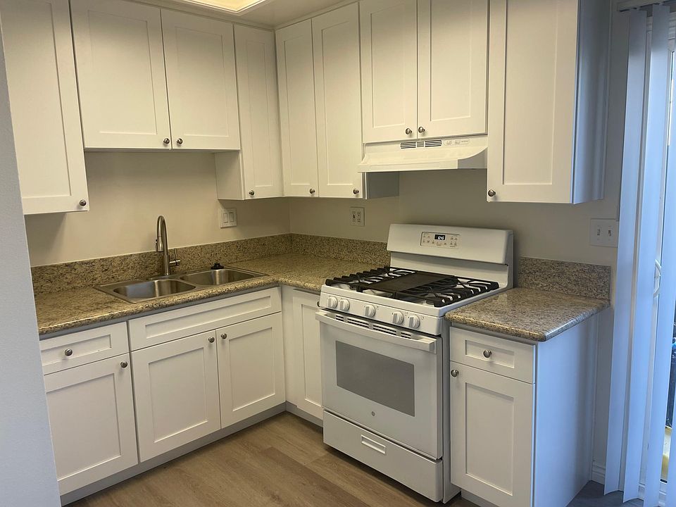 1st image of 1831 E Grovecenter St #9