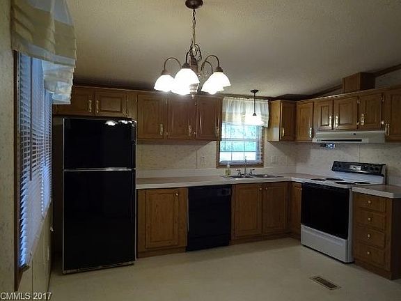 4th image of 213 Misty Ln