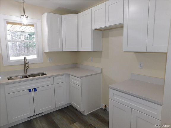 2nd image of 1444 W Lake Rd