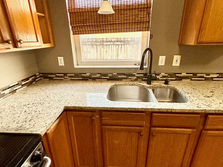 203 S Lake Ave — Photo 6