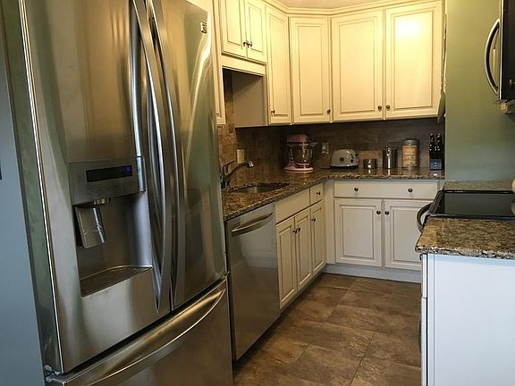 4th image of 639 Twin Lakes Dr #639