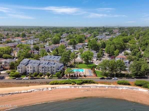 110 Surfside Plz #88, Staten Island, NY 10307