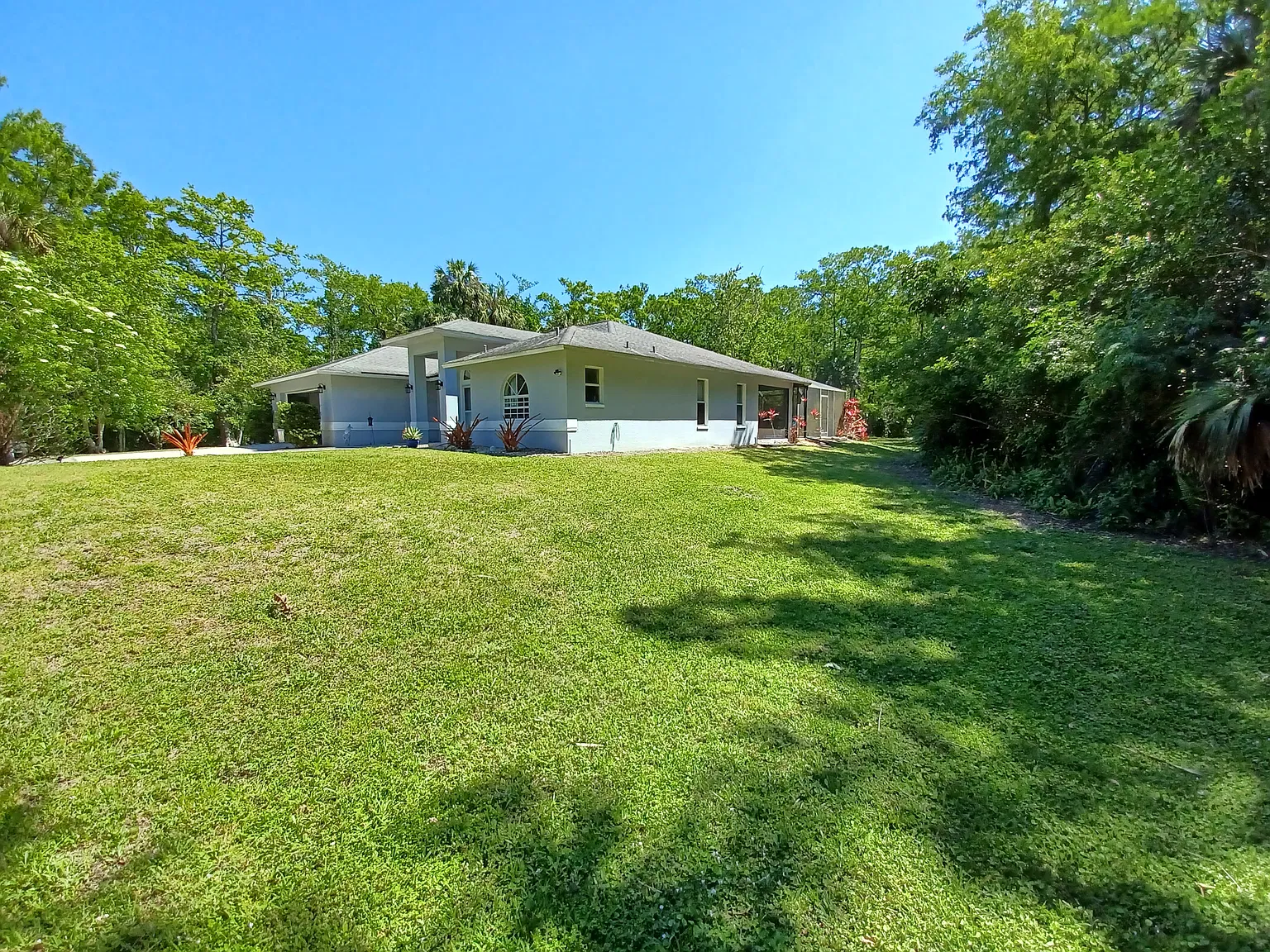 3 bed, 2300 sqft, $3,195 — Photo 3