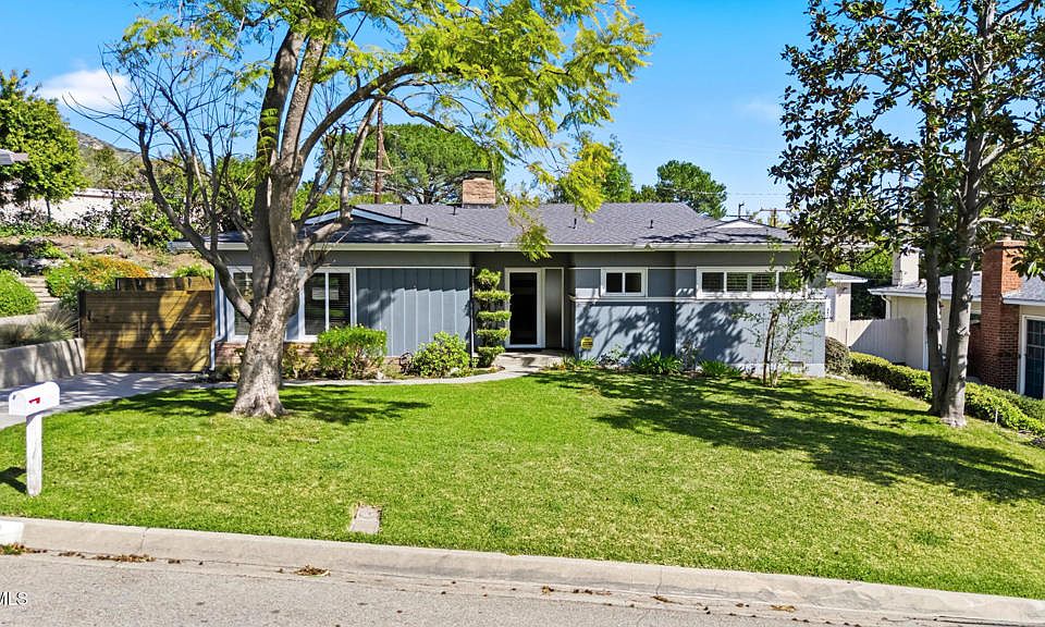 1st image of 442 Crestvale Dr