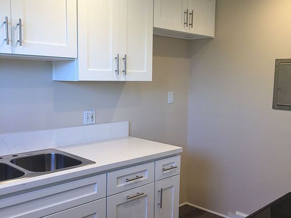 3rd image of 3008 Royal Palm Dr #D