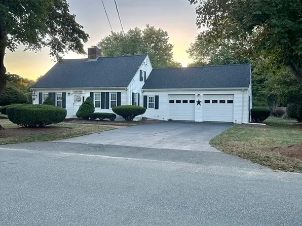 121 Allen Ave, Falmouth, MA 02540