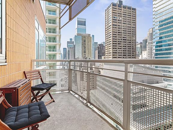 5th image of 205 E 59th St APT 18B