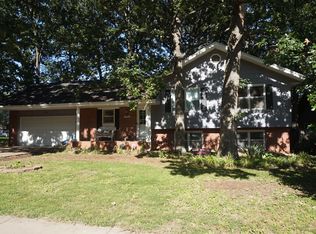 2038 S Hillcrest Ave, Springfield, MO 65807