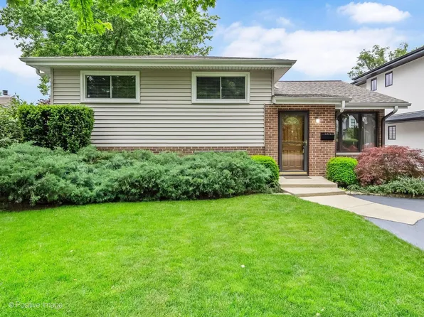 393 Grandview Ave, Glen Ellyn, IL 60137