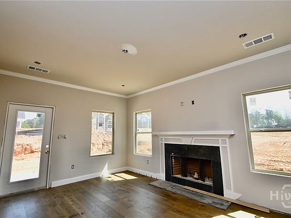 4th image of 326 Andover Drive