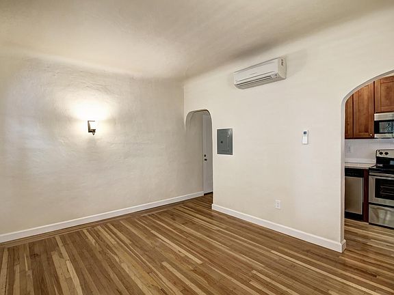 3rd image of 2124 P St APT 3