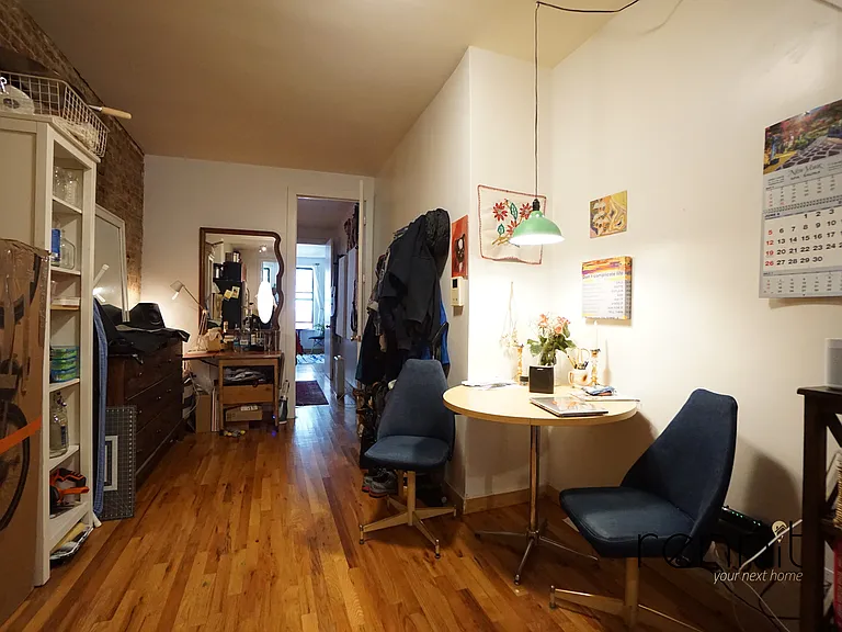 420 Melrose St #1R — Photo 10