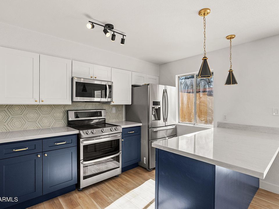 1st image of 950 S VALENCIA -- #14