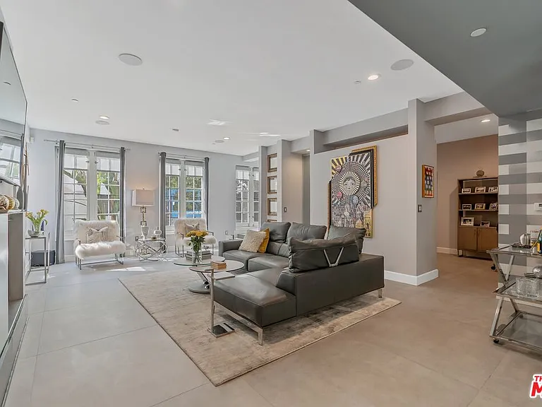 1250 N Harper Ave #302 — Photo 7