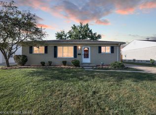 32673 Lone Pine Dr, Westland, MI 48185