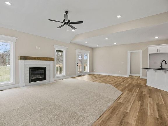 5th image of 2305 Larkspur Ln