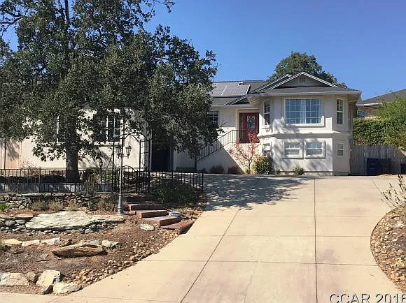 711 Live Oak Dr photo 1