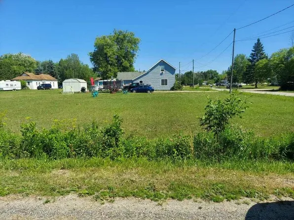 Stanley St, Cheboygan, MI 49721
