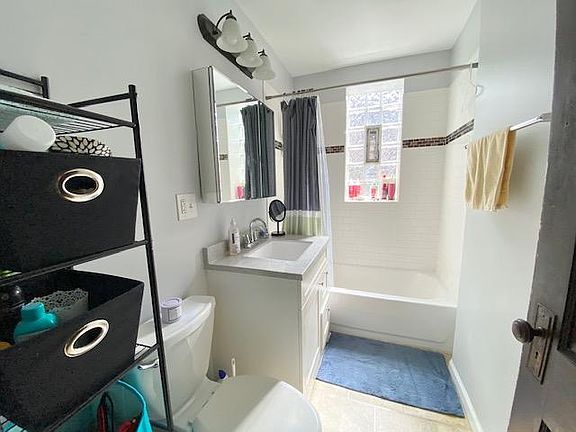5th image of 1104 W Dickens Ave #3