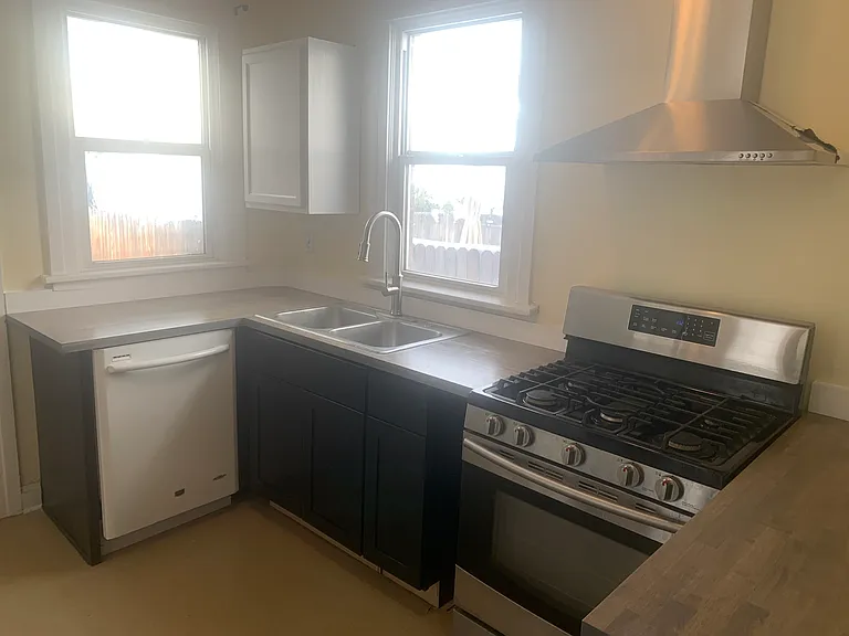 549 N Pennsylvania St — Photo 3