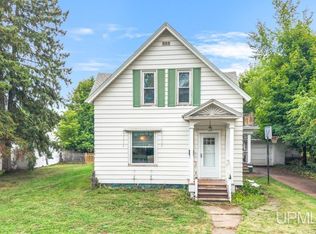 304 W F St, Iron Mountain, MI 49801