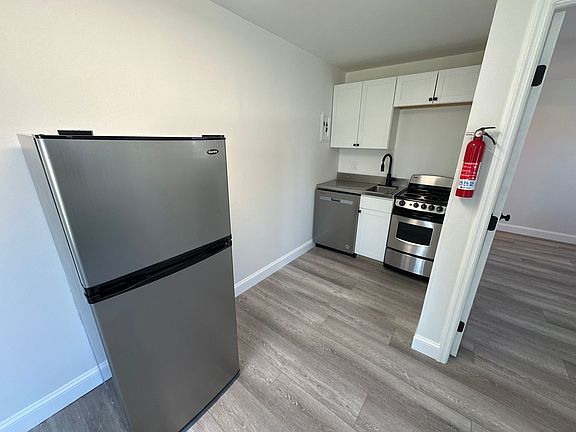 5th image of 1433-1437 Highland St