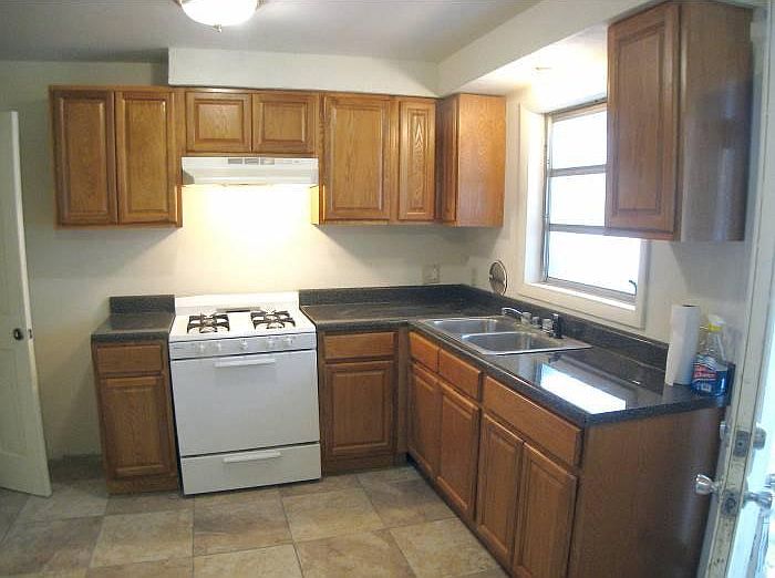 2nd image of 1702 Davis Ave APT 2