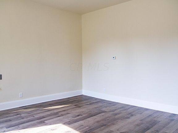 5th image of 192 N Oak St
