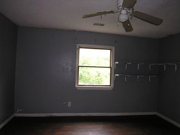 5th image of 1018 Jennies Creek Rd