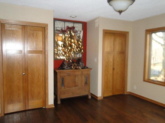 5th image of 2304 Lakeview Dr