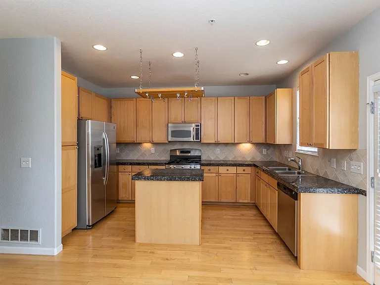 333 E Las Animas St — Photo 4