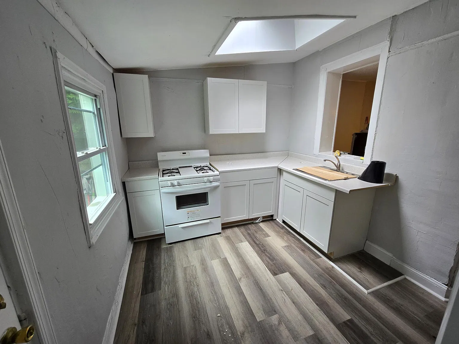 3 bed, 984 sqft, $1,300 — Photo 3