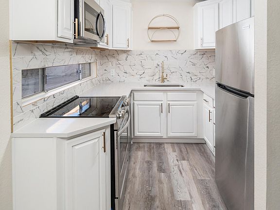 5th image of 2670 E OAKLEAF Drive