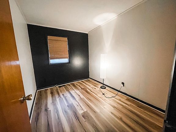 5th image of 821 W Broadway St