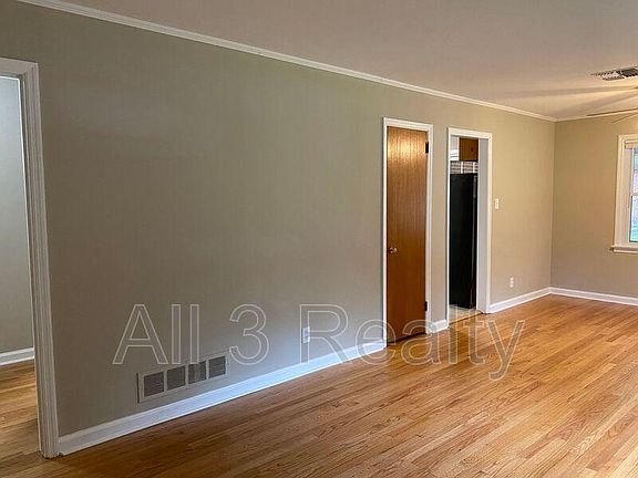 4th image of 1167 Lakewood Dr