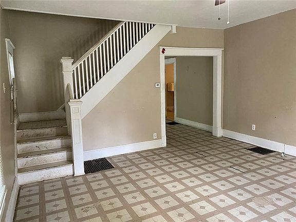 4th image of 402 N Denny St