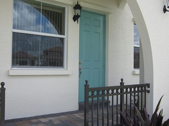Covered porch entryway