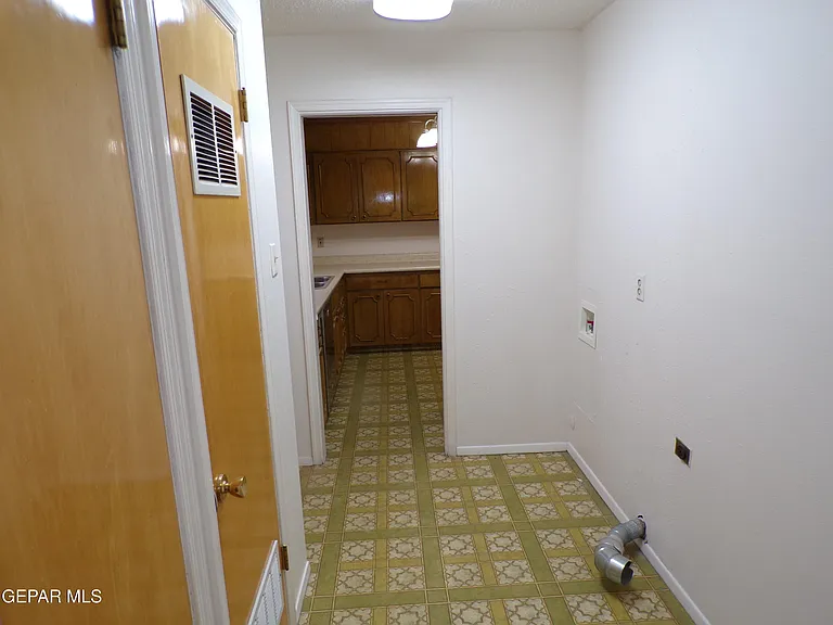 4820 Louisiana St — Photo 10