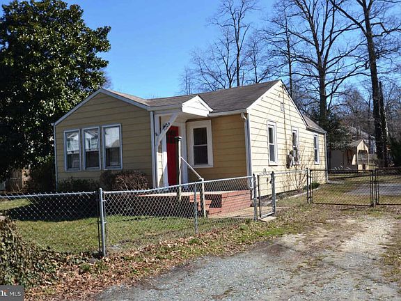 2nd image of 1209 Barbud Ln