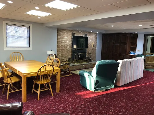 Living/TV room (all furniture/TV removed)