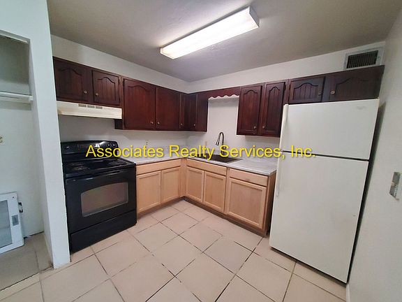 3rd image of 3212 SW 25th Dr #605-1