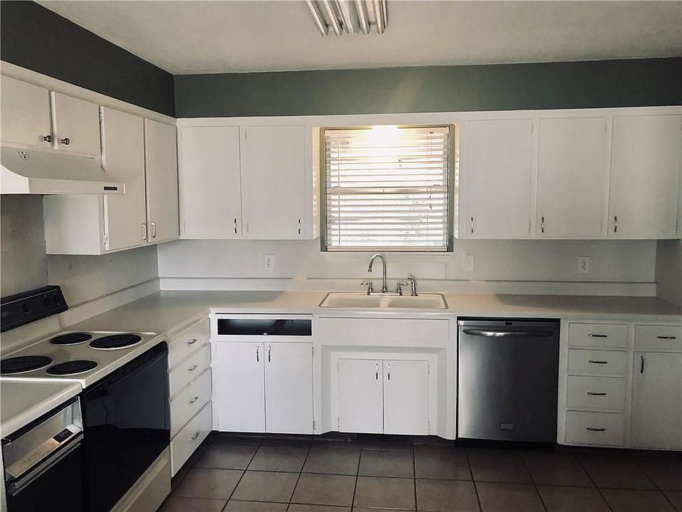 2nd image of 8308 NW 39th St