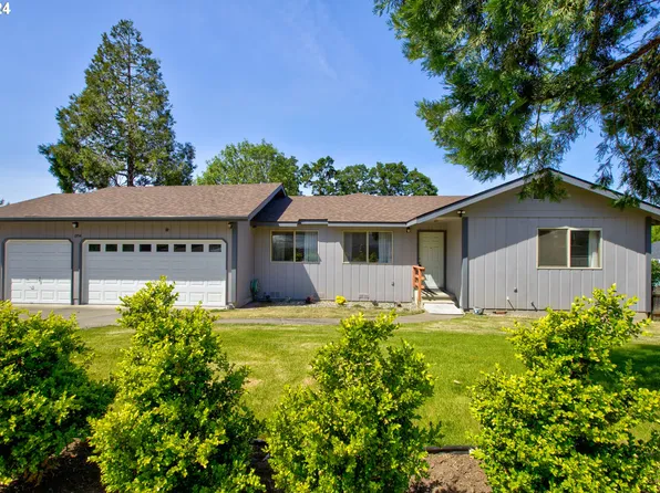 1954 SE Douglas Ave, Roseburg, OR 97470