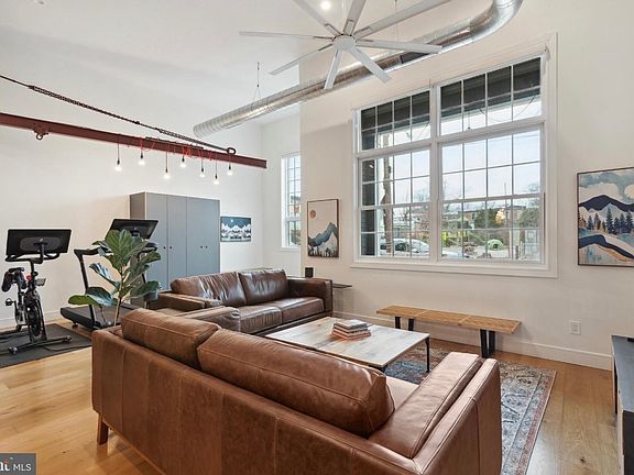 3rd image of 56 W Queen Ln