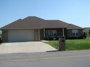 810 E 7th St, Grove, OK 74344