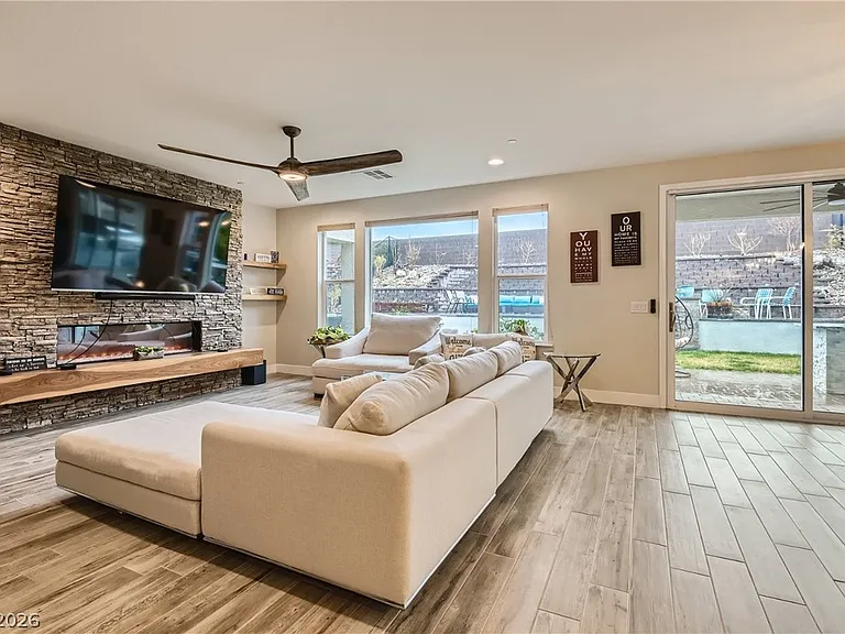 4631 Amazing View St — Photo 5
