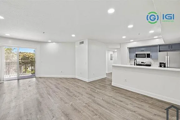 470 S Park Rd #307 — Photo 1