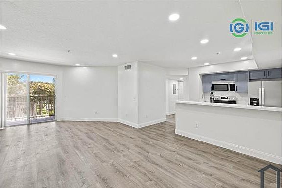 1st image of 470 S Park Rd APT 307
